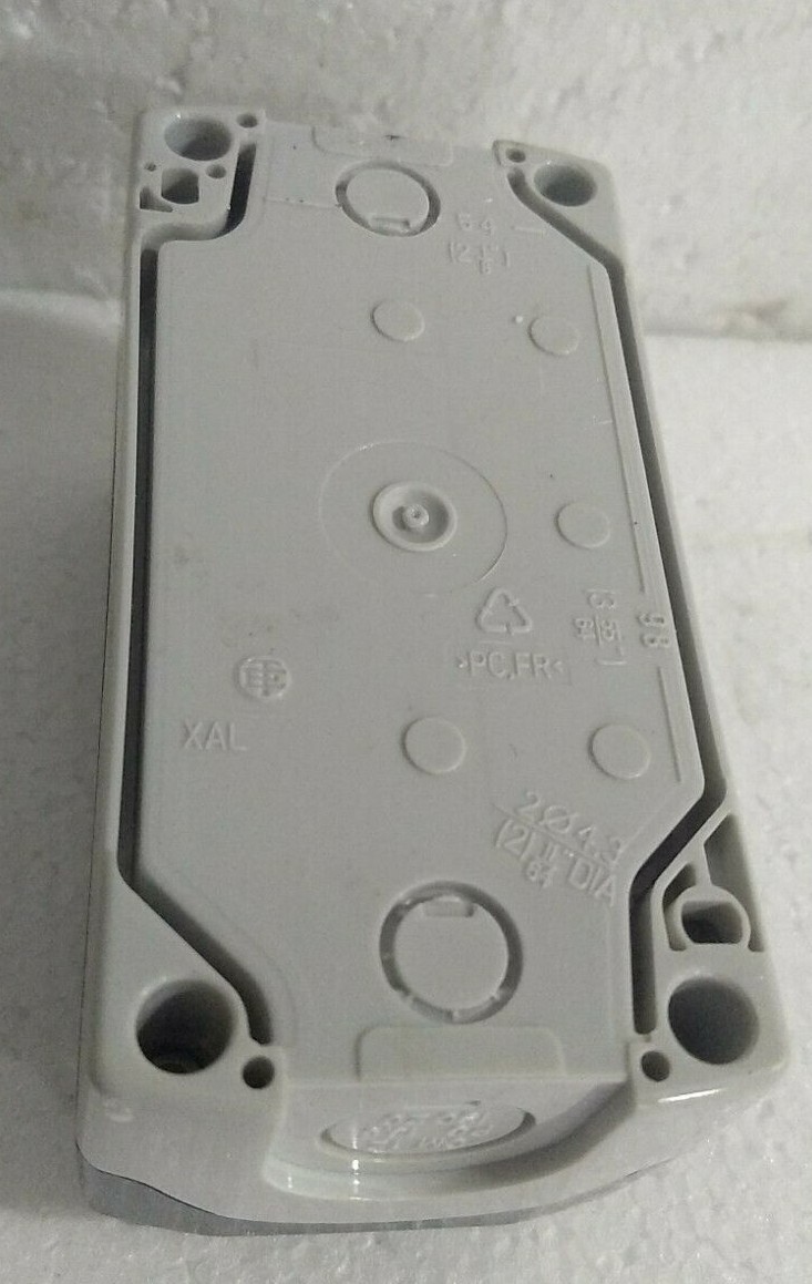 Telemechanique XAL D03 – IP65 – 011481 x 1 – Czech Republic