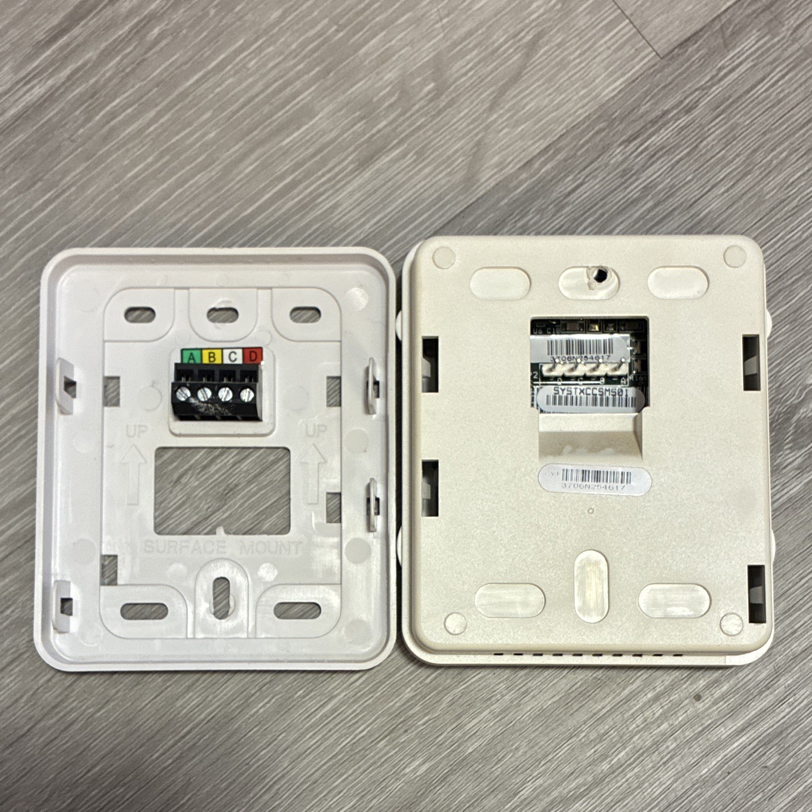 Carrier SYSTXCCSMS01 Non-Programmable Digital Thermostat White w/ Mounting Plate