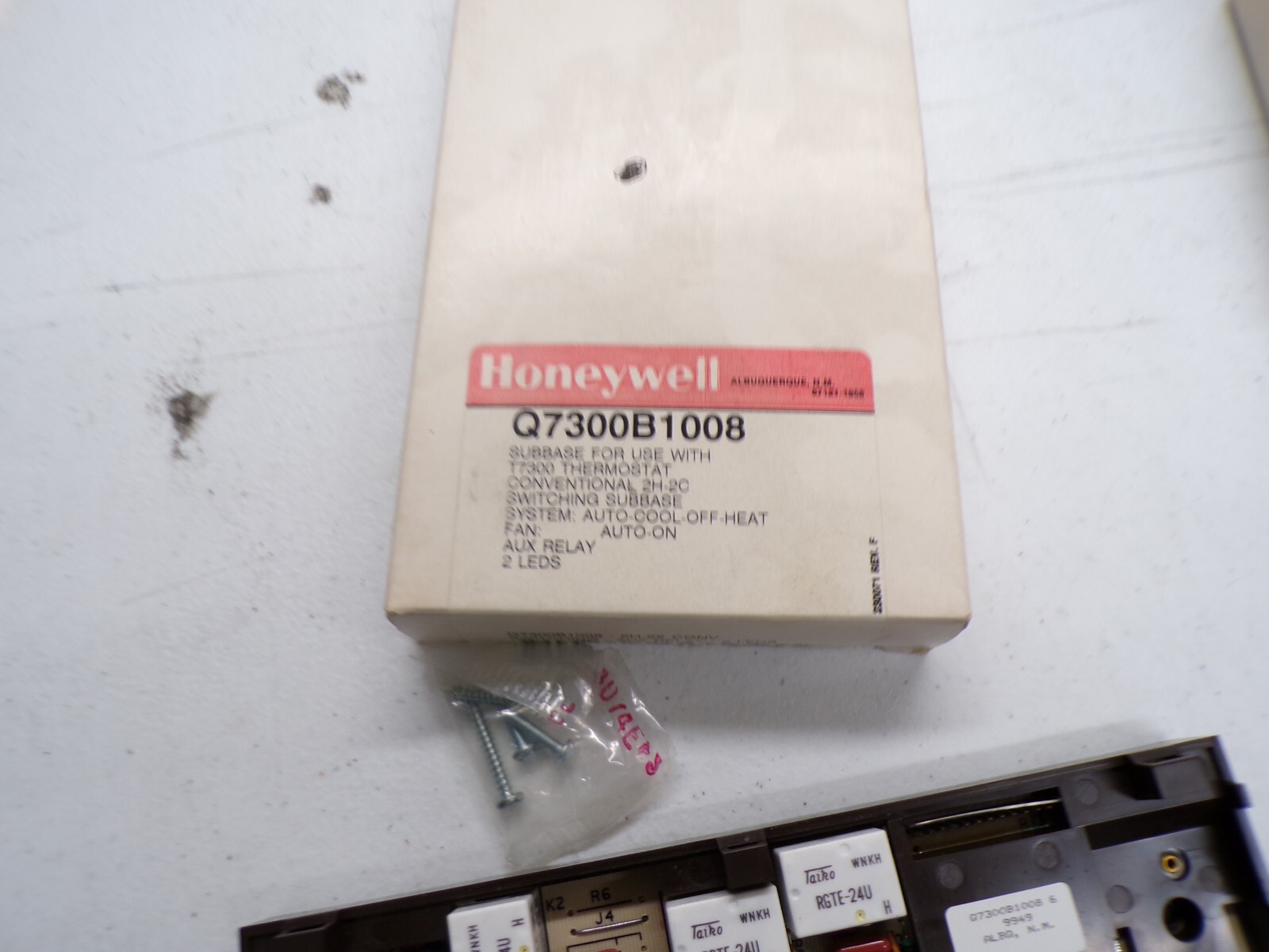 Q7300B1008-HONE HONEYWELL SUBBASE HT/OFF/CL/AU 1H1C 2H2C