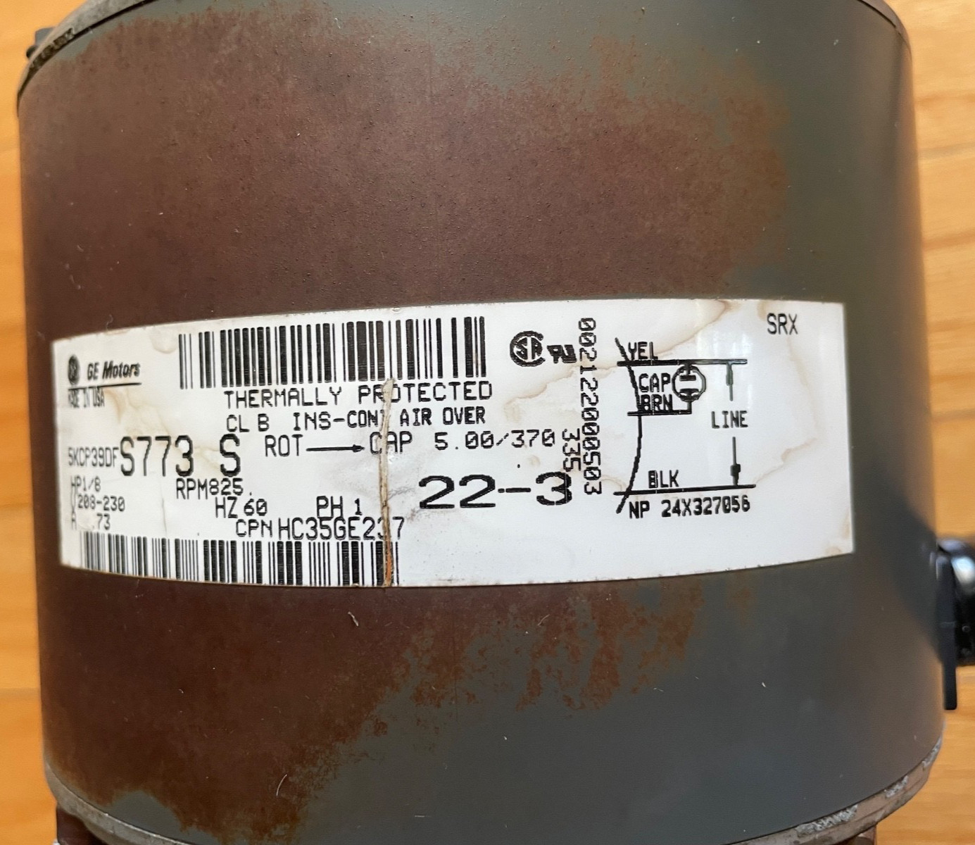 GE Condenser Fan Motor HC35GE237; 5KCP39DFS773S from a Carrier 38TZA030320; USED