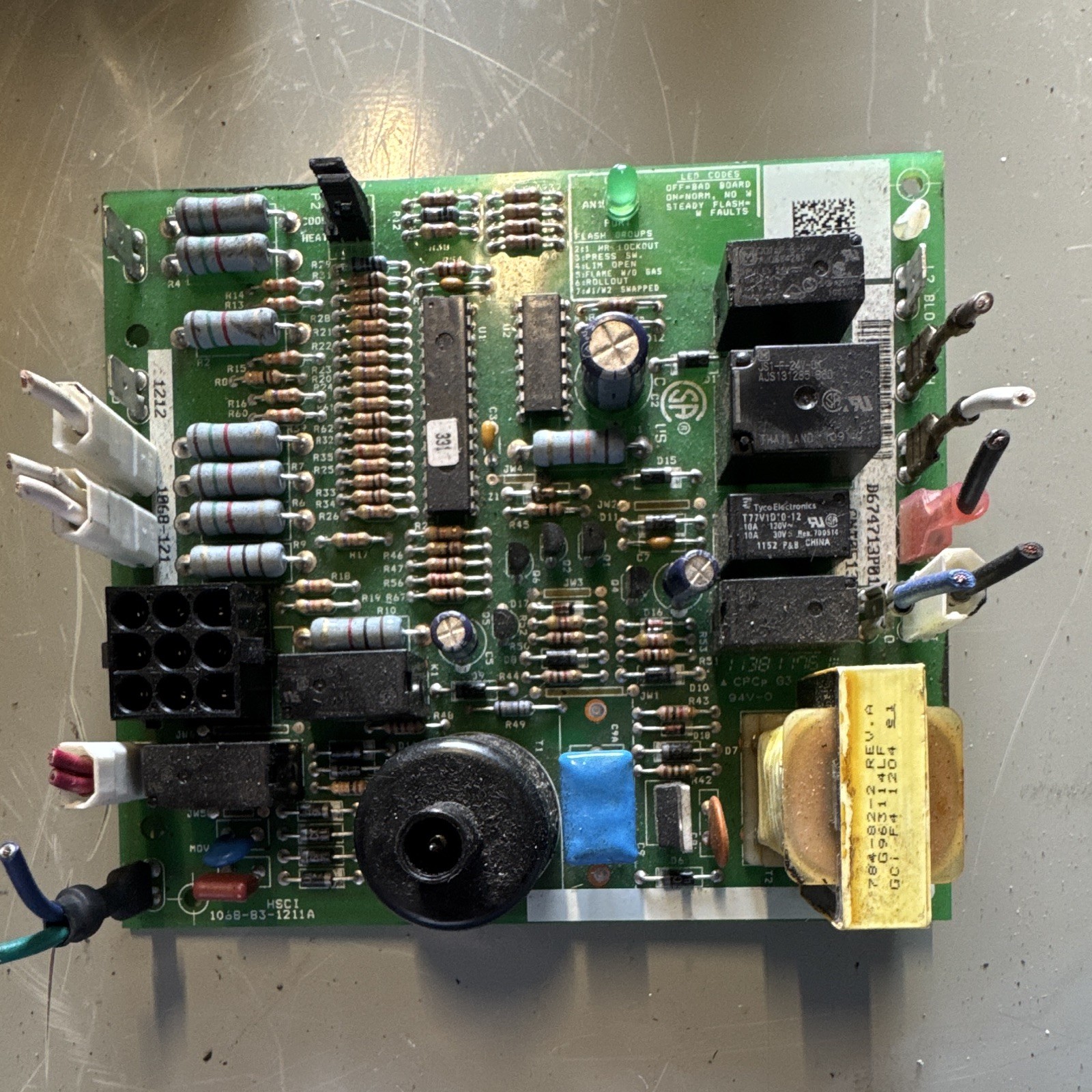 Trane Furnace Control Board CNT05135 D674713P01 1068-83-1211A 12V