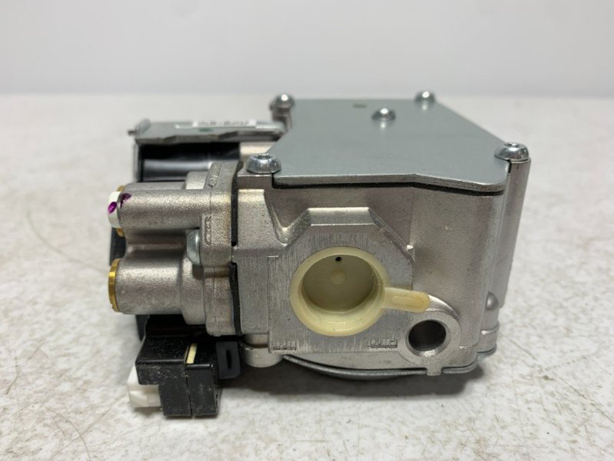 Emerson VAL09030 Manifold Gas Valve 24V 1/2″ NPT 2-Stage