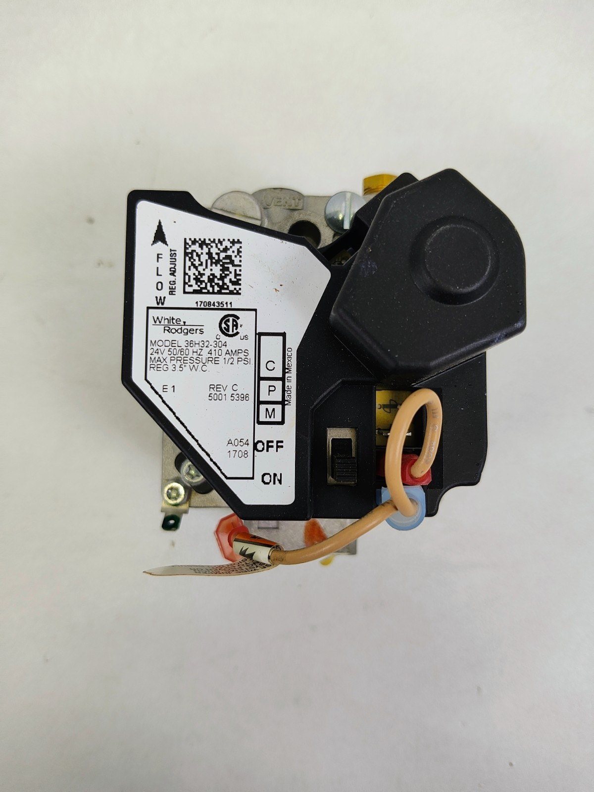 White-Rodgers Model 36H32-304 GAS VALVE UNUSED IN A WORN BOX