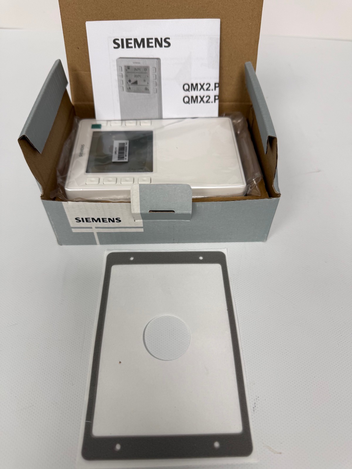 SIEMENS S55624-H118 QMX2.P33 ROOM UNIT BASIC TEMPERATURE SENSOR NEW