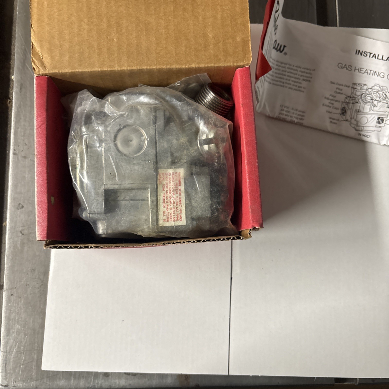 Robertshaw 700-400 1/2in x 3/4in Combination Gas Valve, 24 Volt