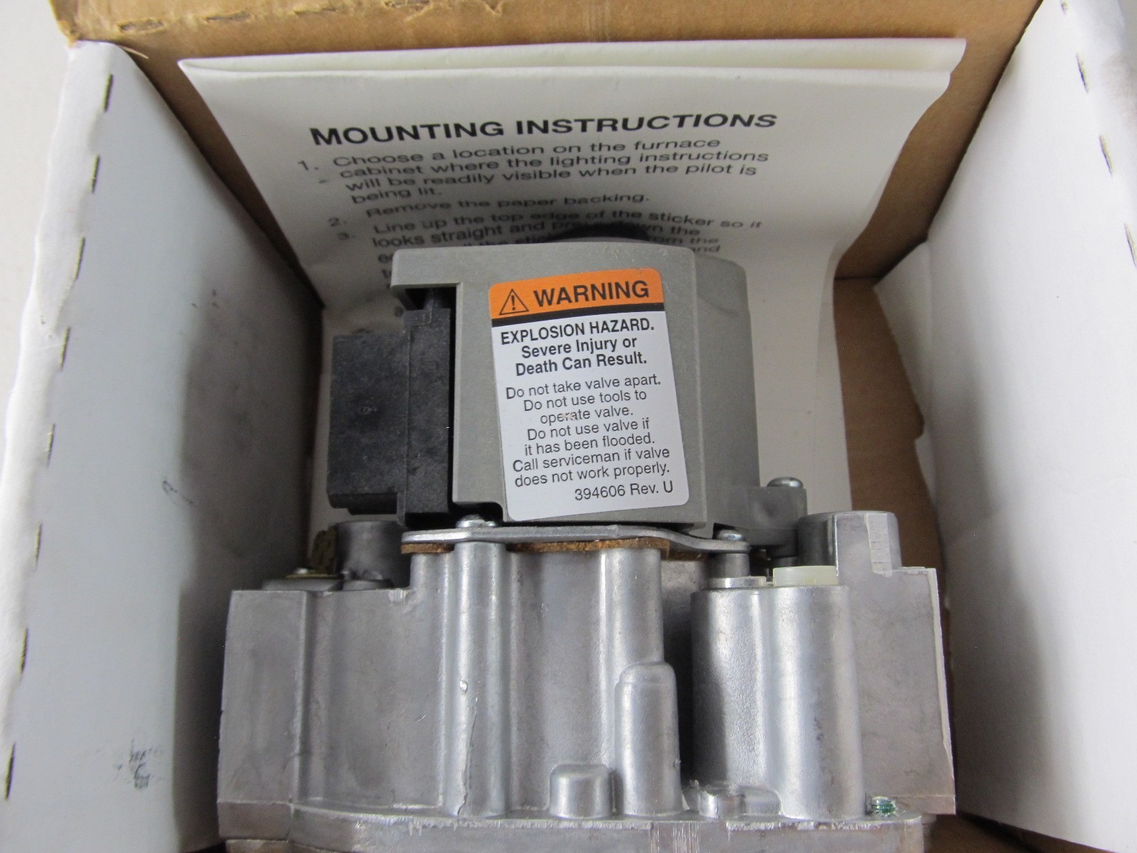 Honeywell VR8205A2024 Gas Valve Direct Ignition 24 VAC 1/2″ 150k BTU, NEW in Box