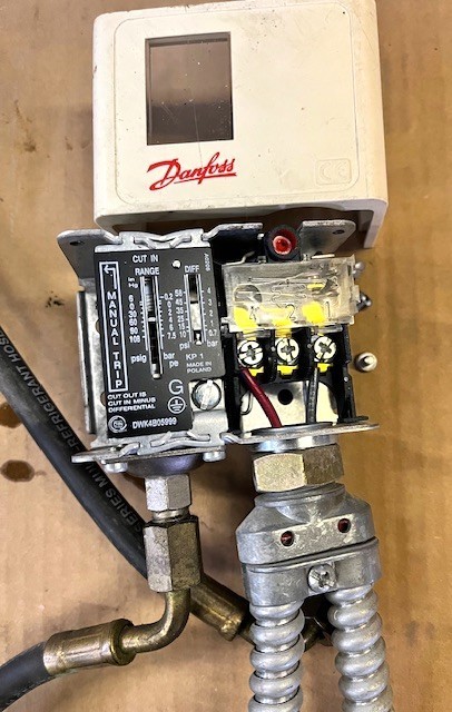 Danfoss Pressure Switch Combo KP1 (DWK4B0599) KP5 Manual Trip Used Take Out CC8