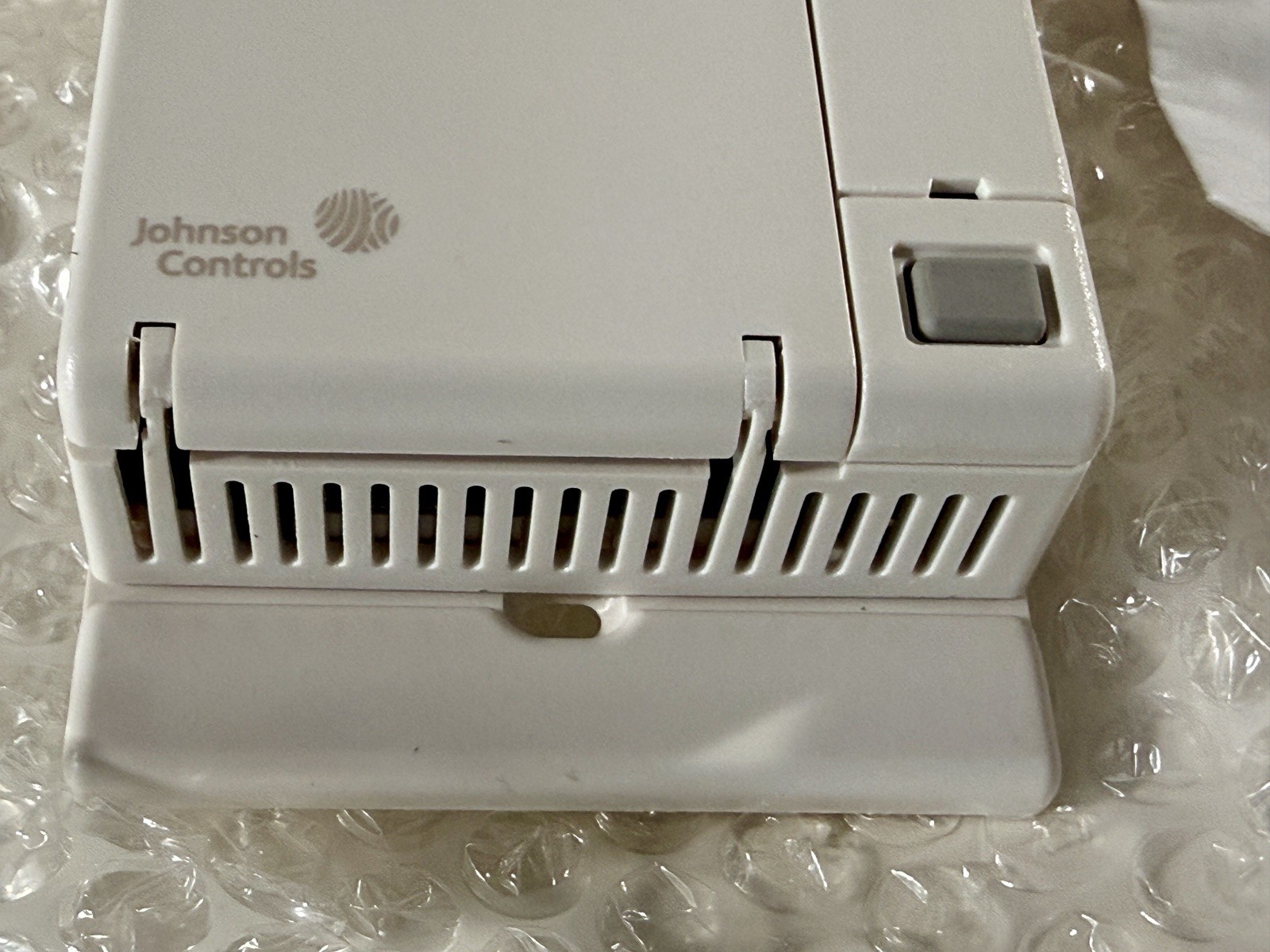 Johnson Controls HT-6703-0N00W Zone/Wall Mount Humidity Transmitter – Brand New
