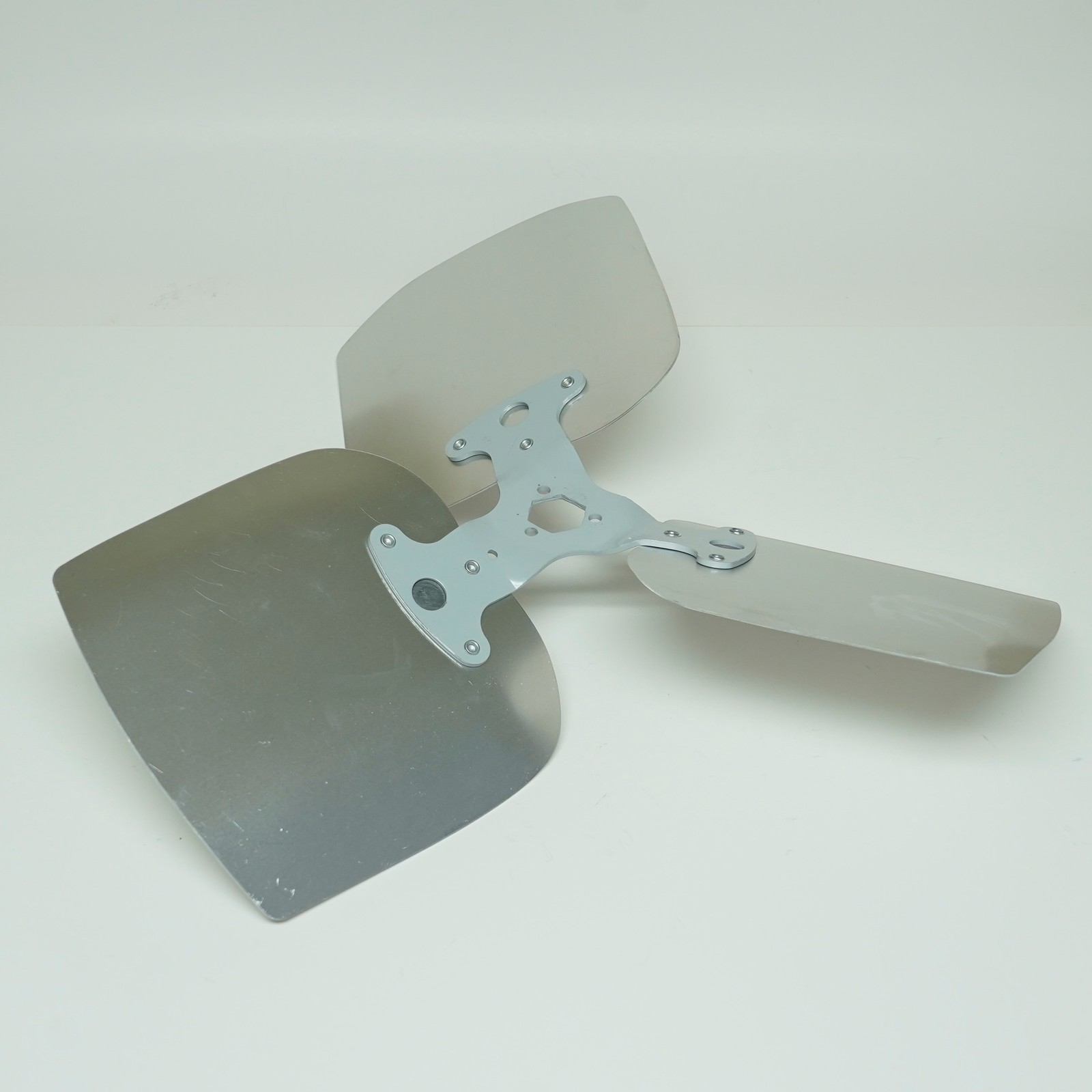 Lau 60556201 18″ Fan Blade CCW Rotation 27 Degree Pitch 3 Blades