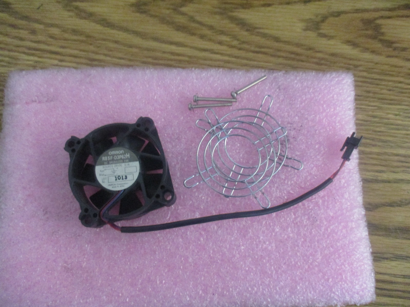 Omron Model: R85F-D3P62H Fan. 24VDC, 0.1A