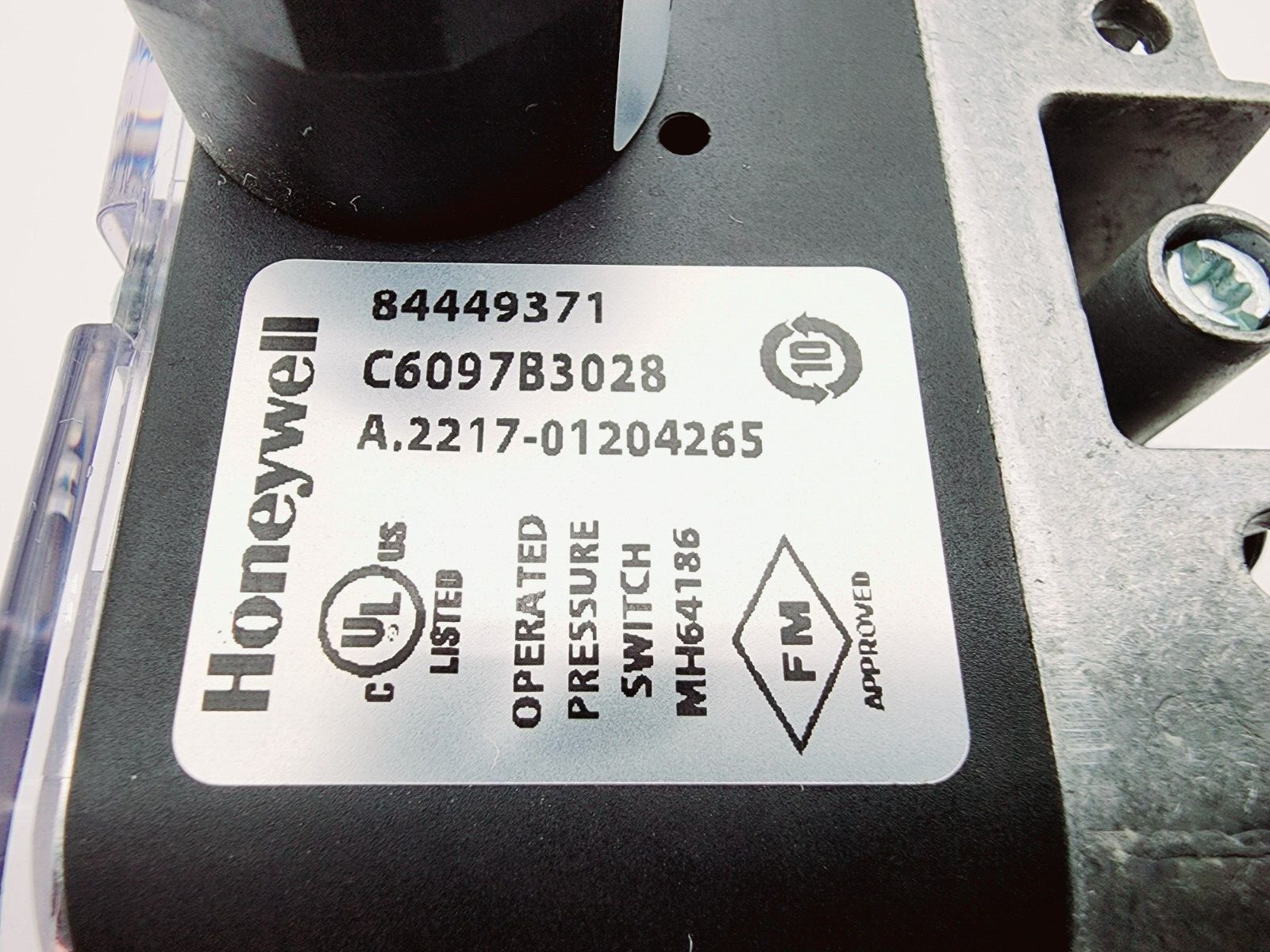 Honeywell C6097B3028 01″ – 20” W.C Manual Reset, 1/4″ NPT Pressure Switch