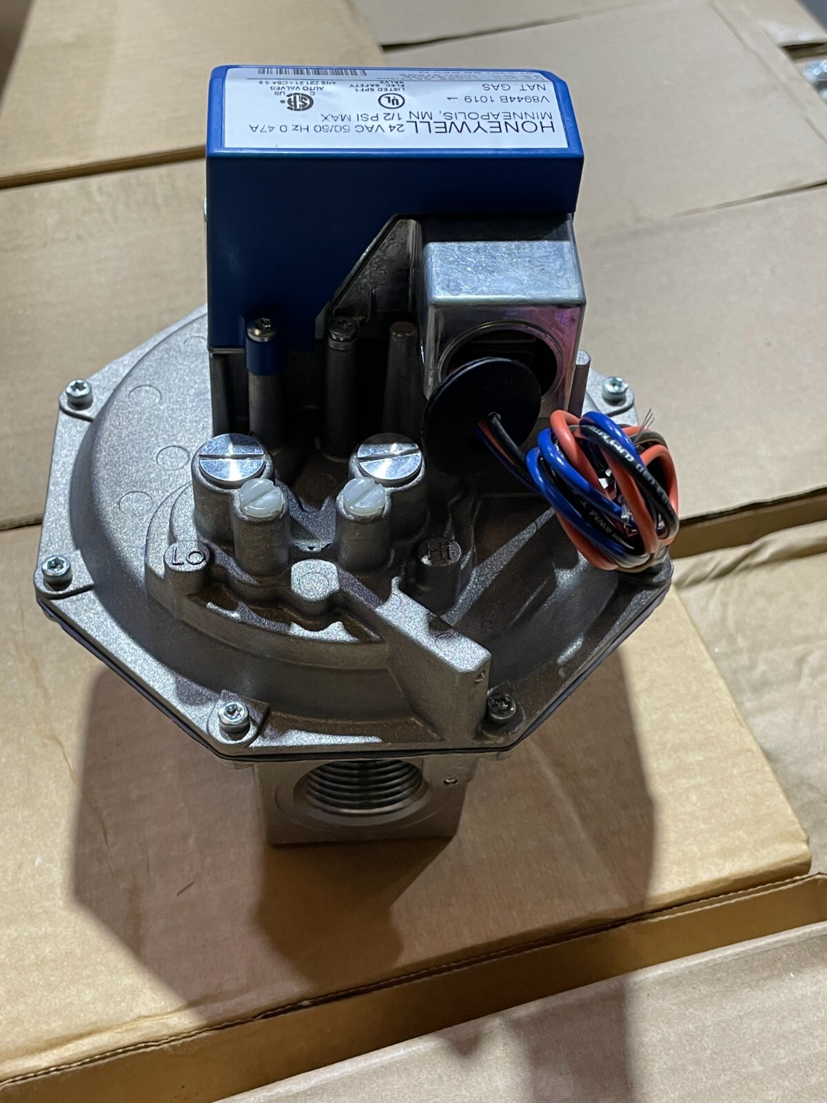 Honeywell V8944B 1019 1″ NPT 24V Diaphragm Gas Valve New/Open Box