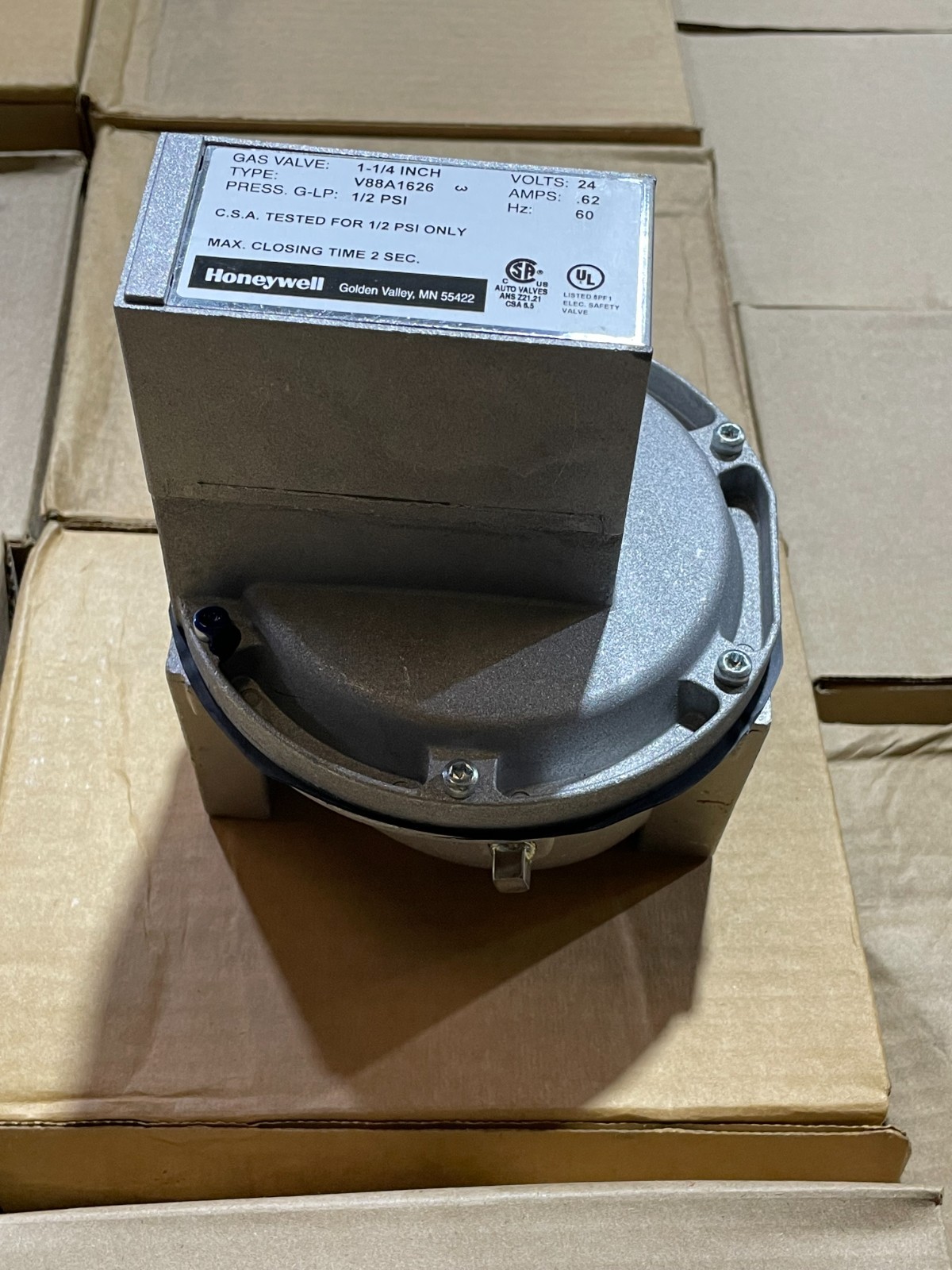 Honeywell V88A-1683-3 Diaphragm Gas Valve 24V, .62AMP, 1 1/4″ NPT 1PSI New/Open