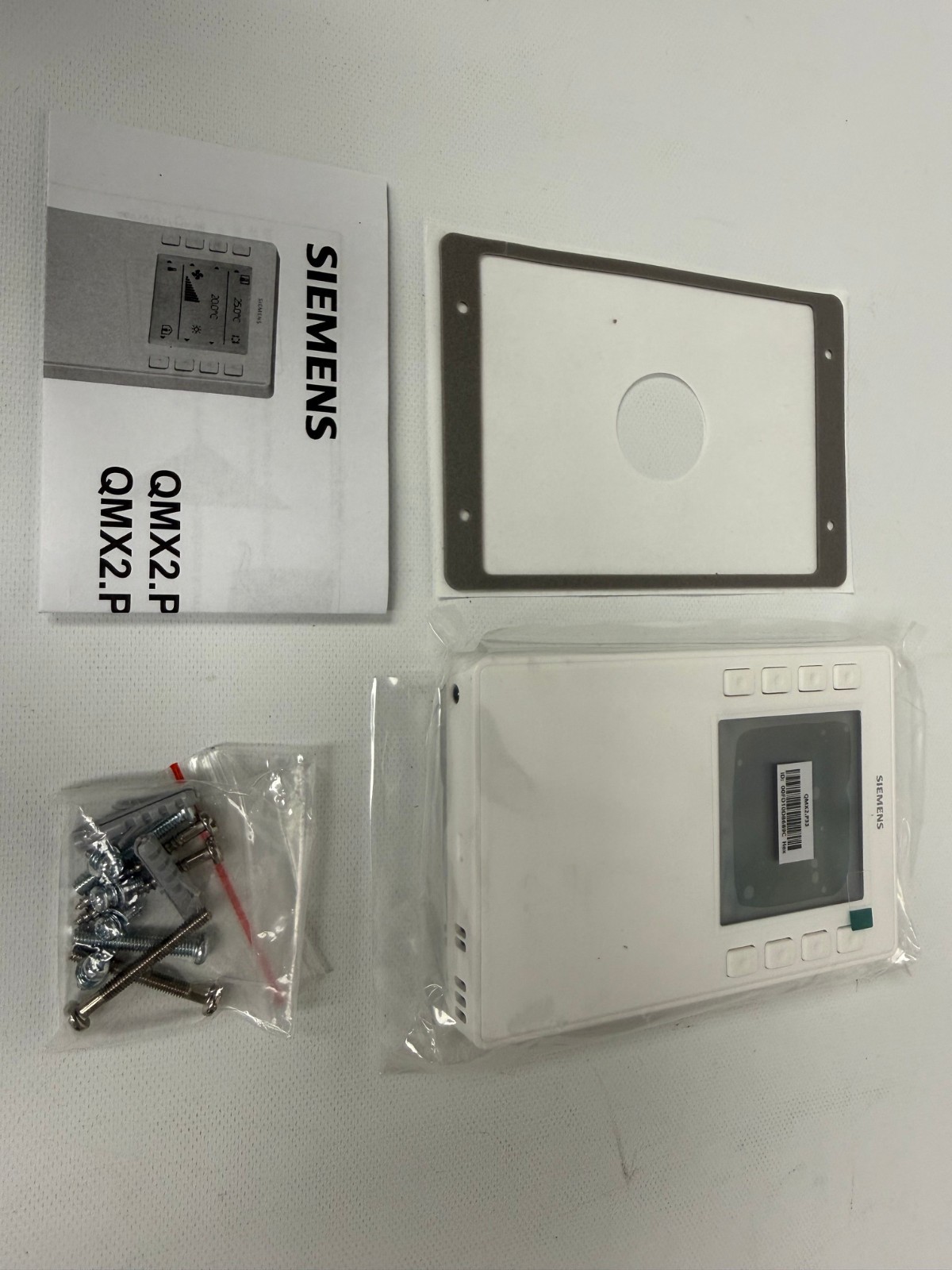 SIEMENS S55624-H118 QMX2.P33 ROOM UNIT BASIC TEMPERATURE SENSOR NEW
