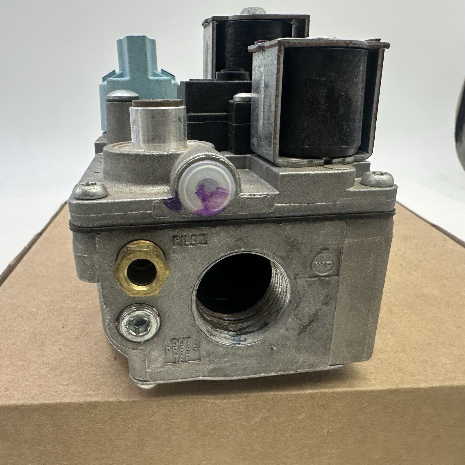 White Rodgers 36E93 304 Manifold Gas Valve 36E93304 Unknown Working Condition