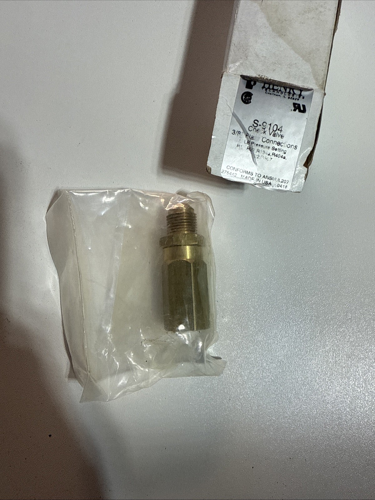 S-9104 Check valve 3/8 flare 5LB pressure setting