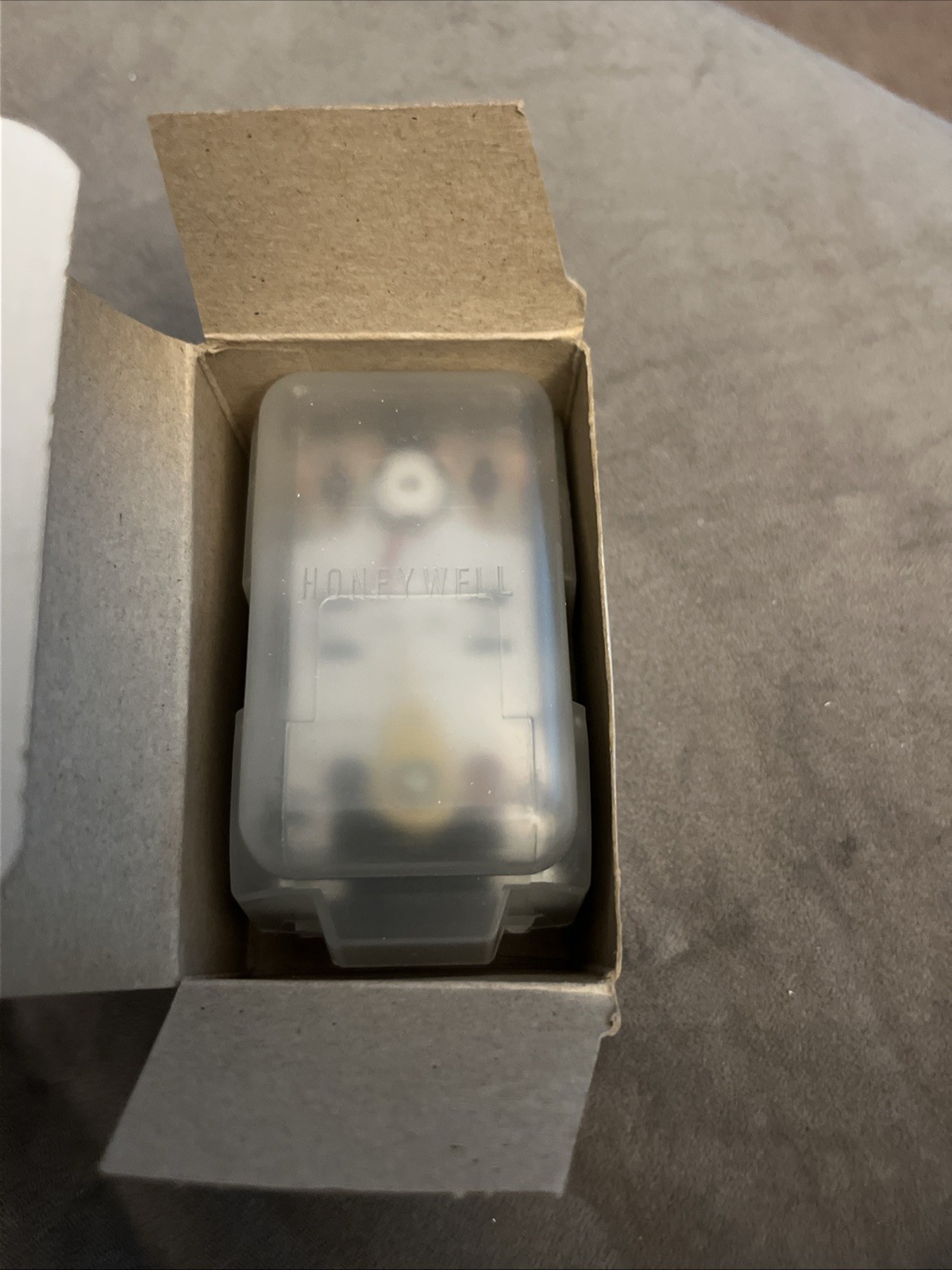 Honeywell TP971C 2017 Pneumatic Thermostat Direct Acting Silver Black