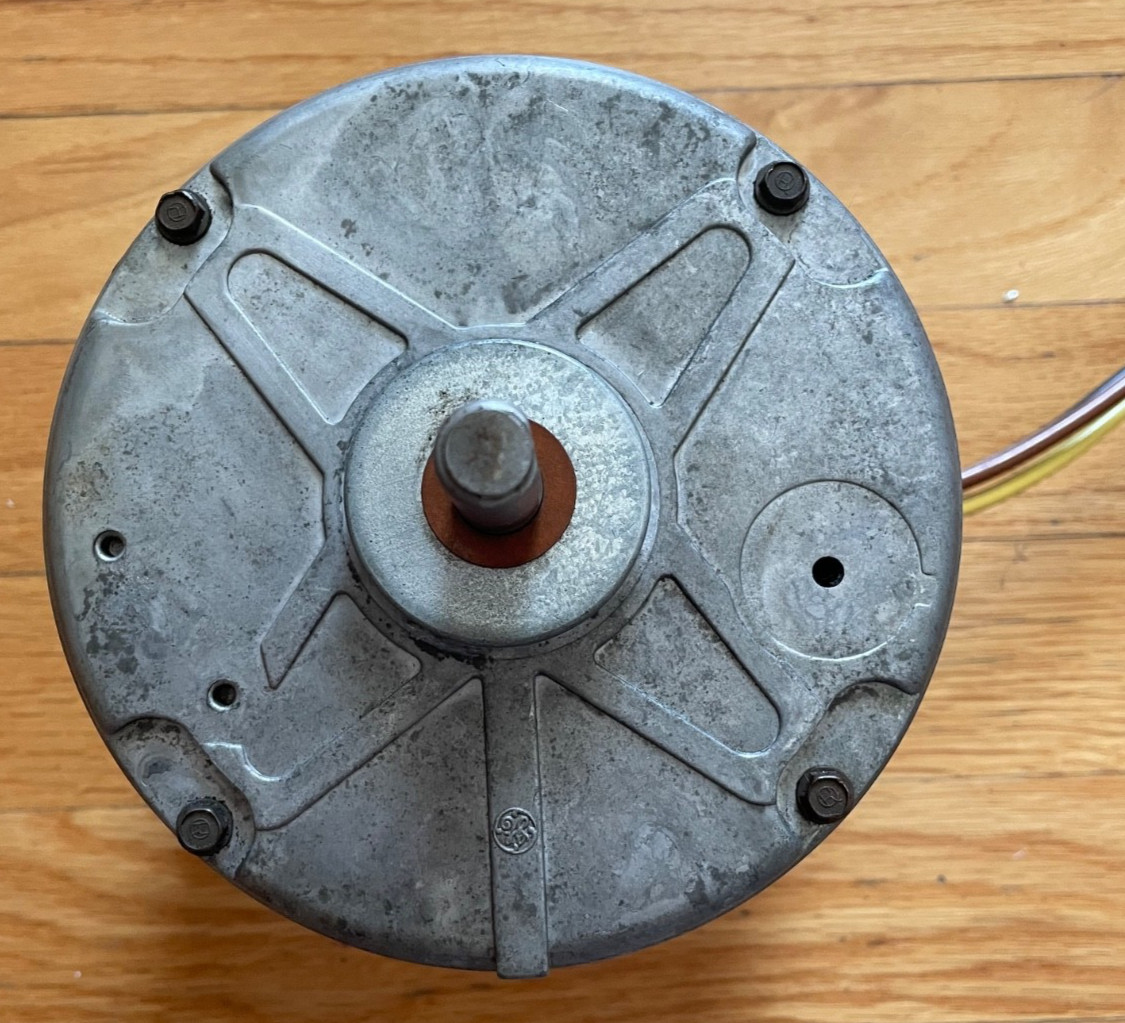 GE Condenser Fan Motor HC35GE237; 5KCP39DFS773S from a Carrier 38TZA030320; USED