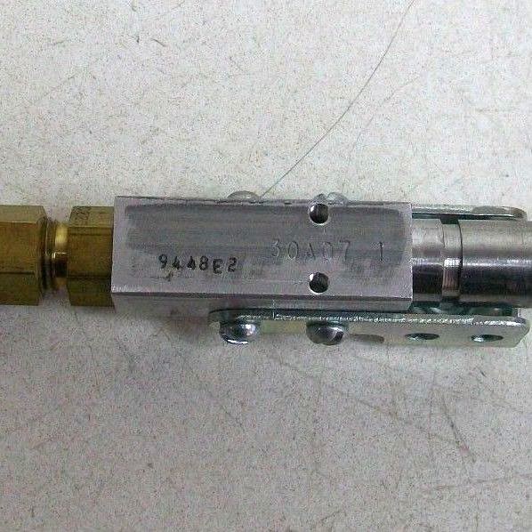NOS WHITE-RODGERS 30A07-1 PILOT BURNER .0225 ORIFICE & MOUNTING PLATE AP