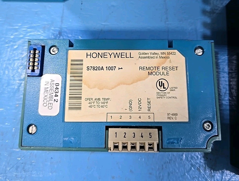 HONEYWELL RM7890A1015 ULTRAVIOLET FLAME AMPLIFIER BURNER CONTROL MODULE