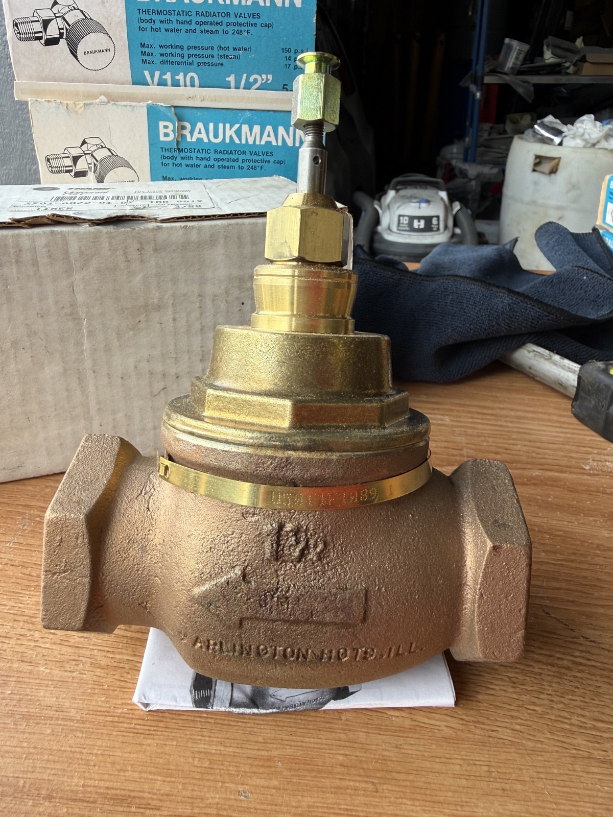 New Honeywell V5011F 1089 2-Way Globe Valve 1-1/2″ NPT Bronze 150 ANSI Cv 25 NIB