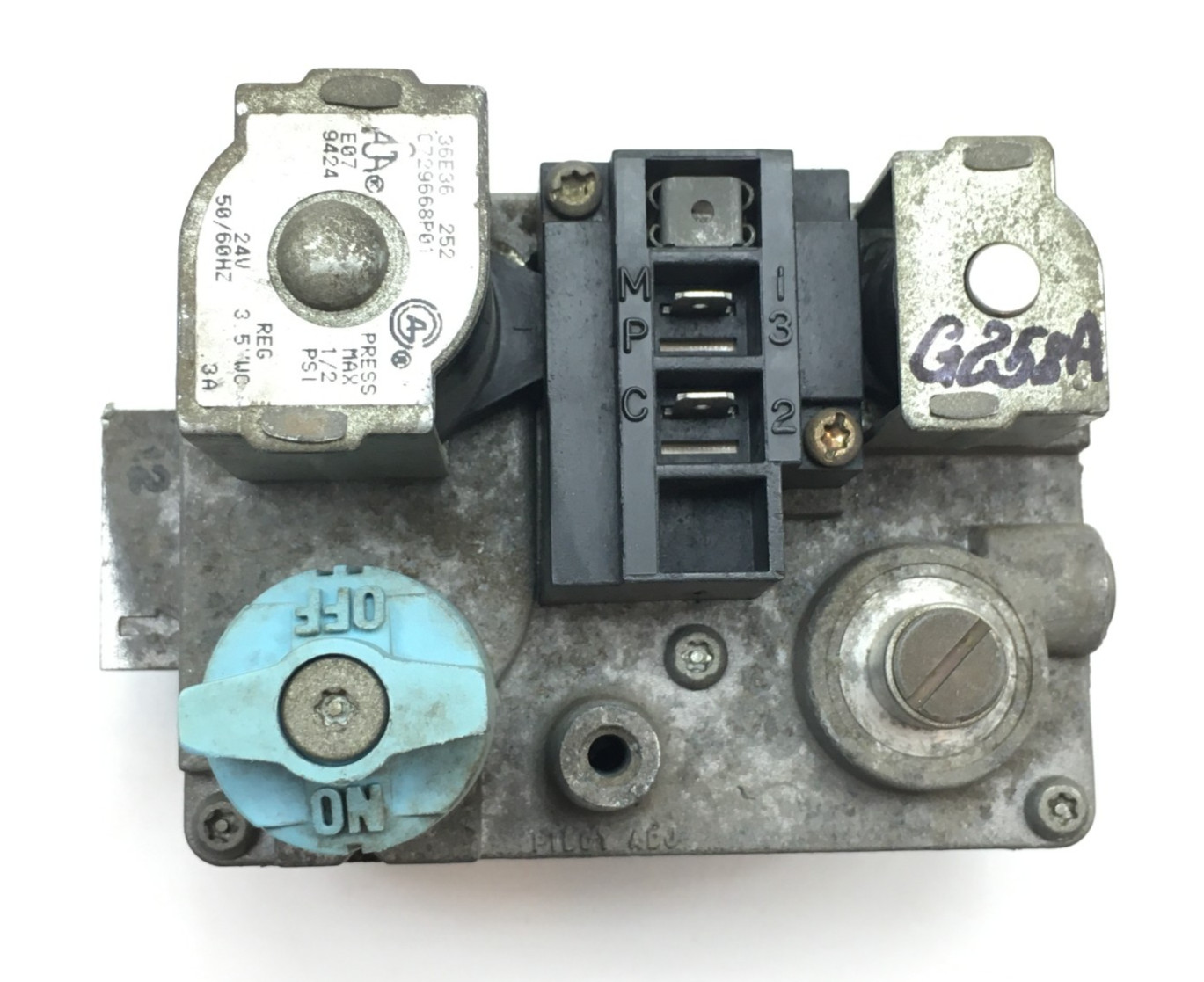 WHITE RODGERS 36E36 252 Gas Valve C729668P01 in and out 1/2″ used #G258A