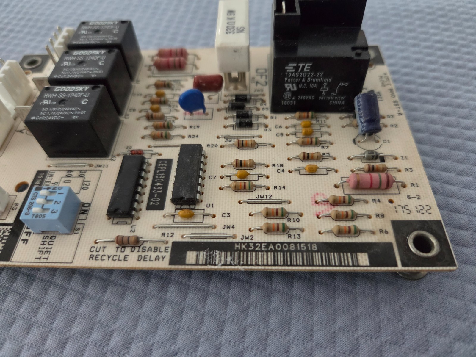 CARRIER BRYANT PAYNE HK32EA008 HEAT PUMP DEFROST CONTROL BOARD CEBD430433-10A