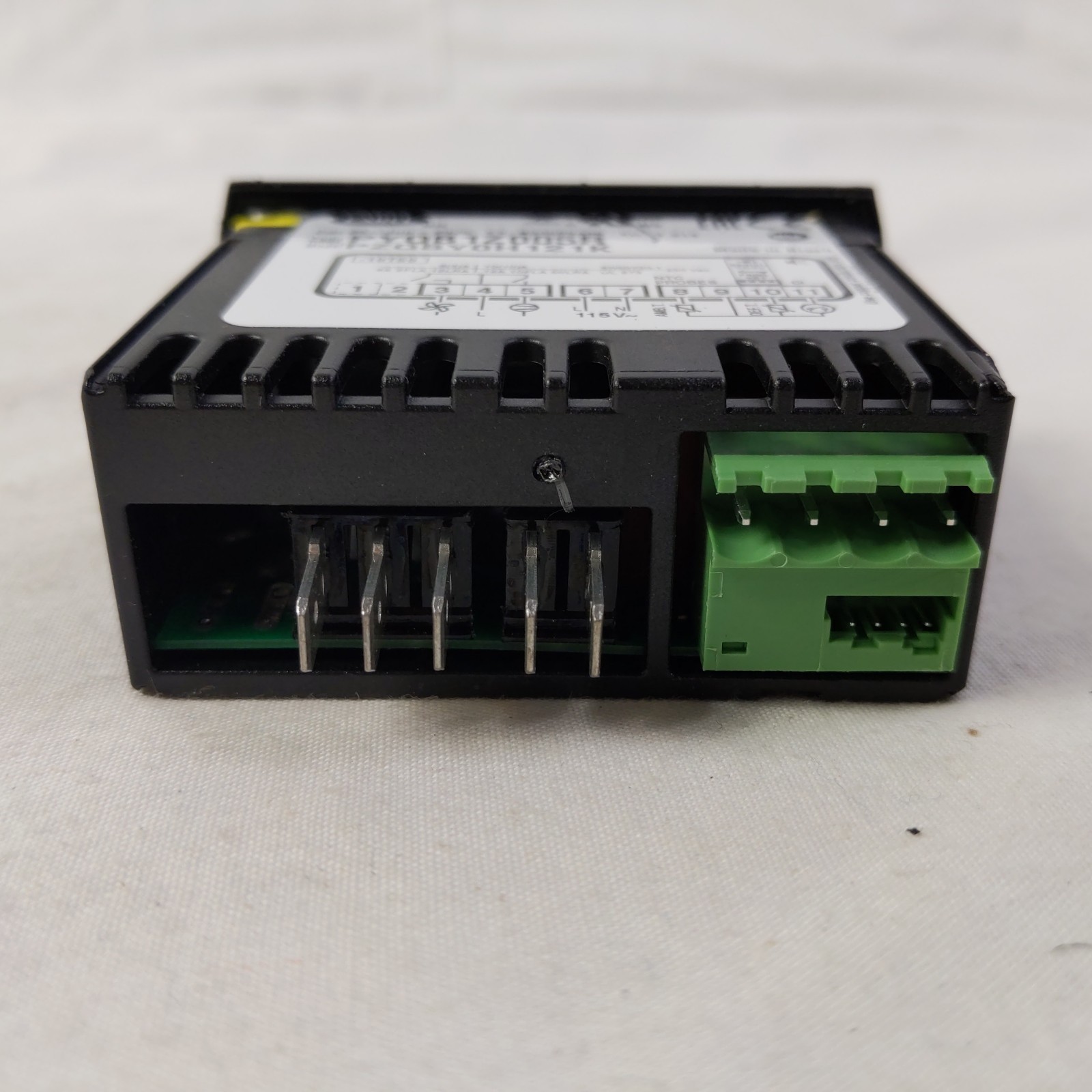 CAREL ELECTRONIC CONTROLLER Model PZQBY0H121K