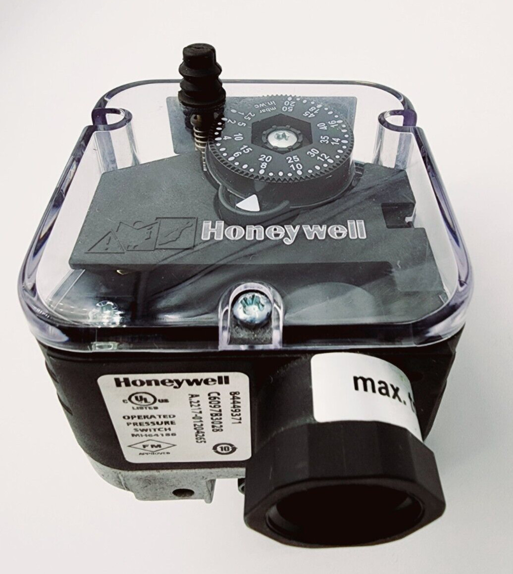 Honeywell C6097B3028 01″ – 20” W.C Manual Reset, 1/4″ NPT Pressure Switch
