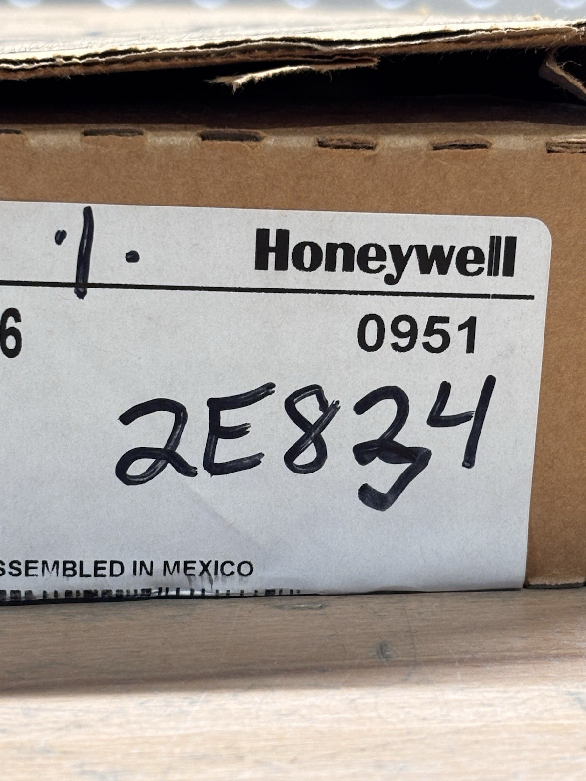 New in box Honeywell T6031A1136 Refrigeration Temp Controller -30 – +90F 8′ Cap