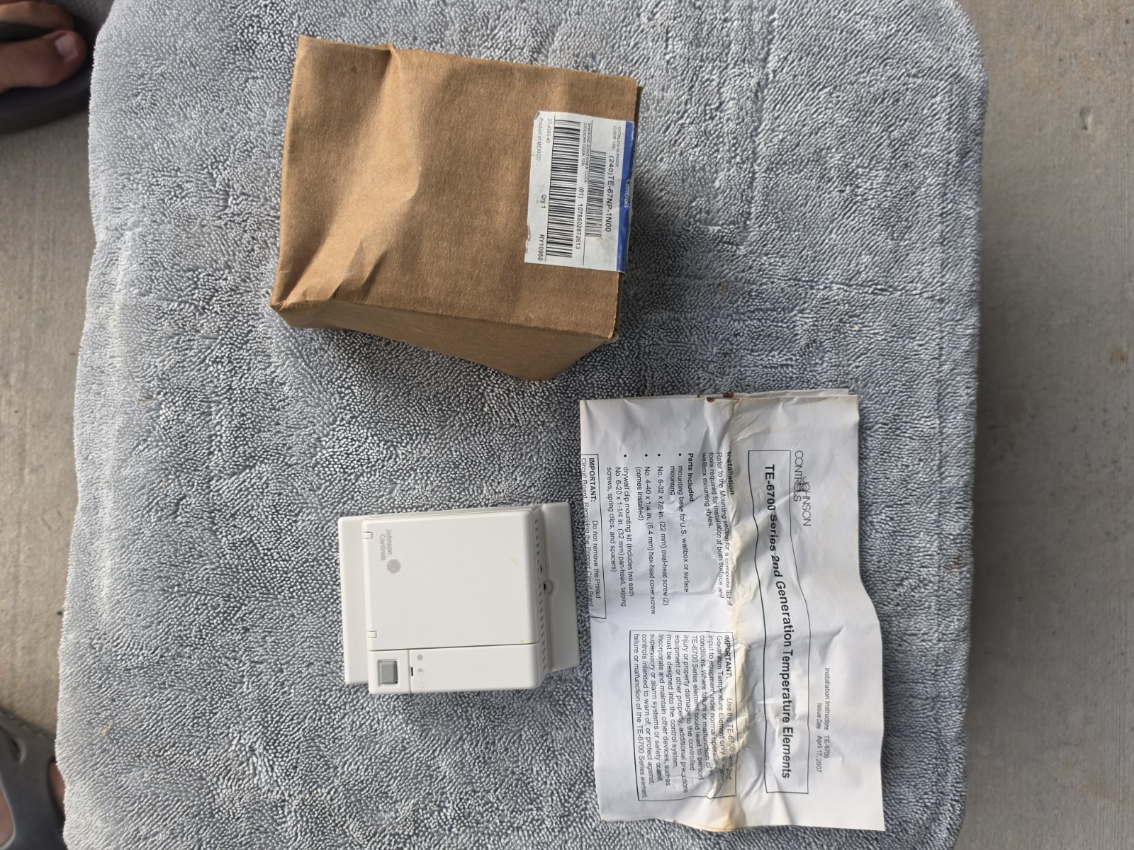 Johnson Controls TE-6700 Temp Element TE-67NP-1N00 Digital Wall 3V Battery