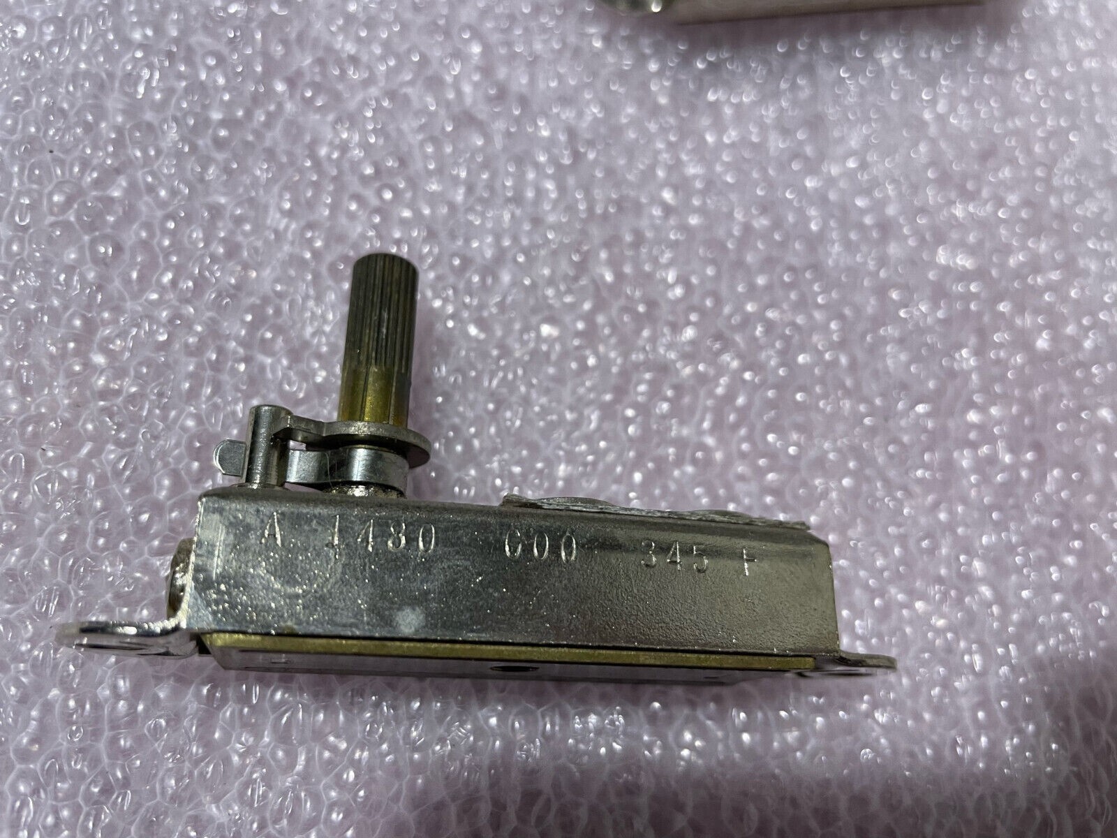 Bilbee Controls B200 Adjustable Thermostat, Shaft Length 1.125″, 345°F Max