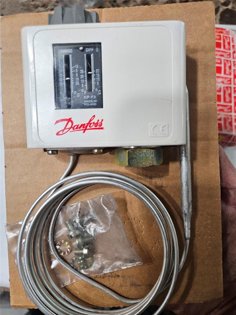 Danfoss 060L202966 Temp Control Auto Reset Pressure Switch KP73