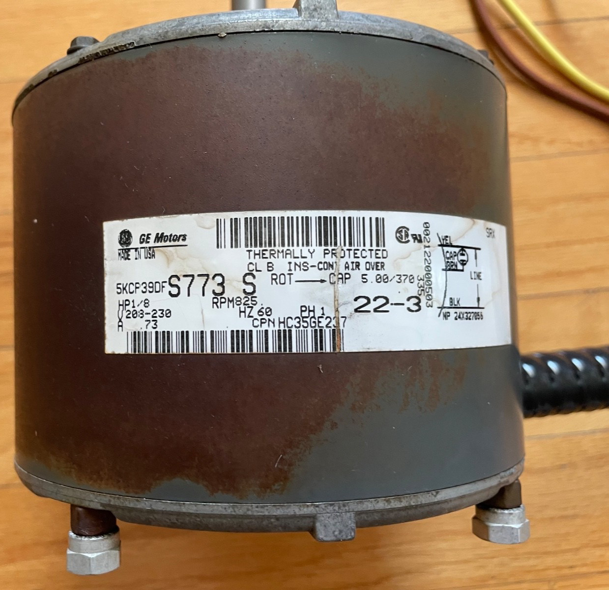 GE Condenser Fan Motor HC35GE237; 5KCP39DFS773S from a Carrier 38TZA030320; USED