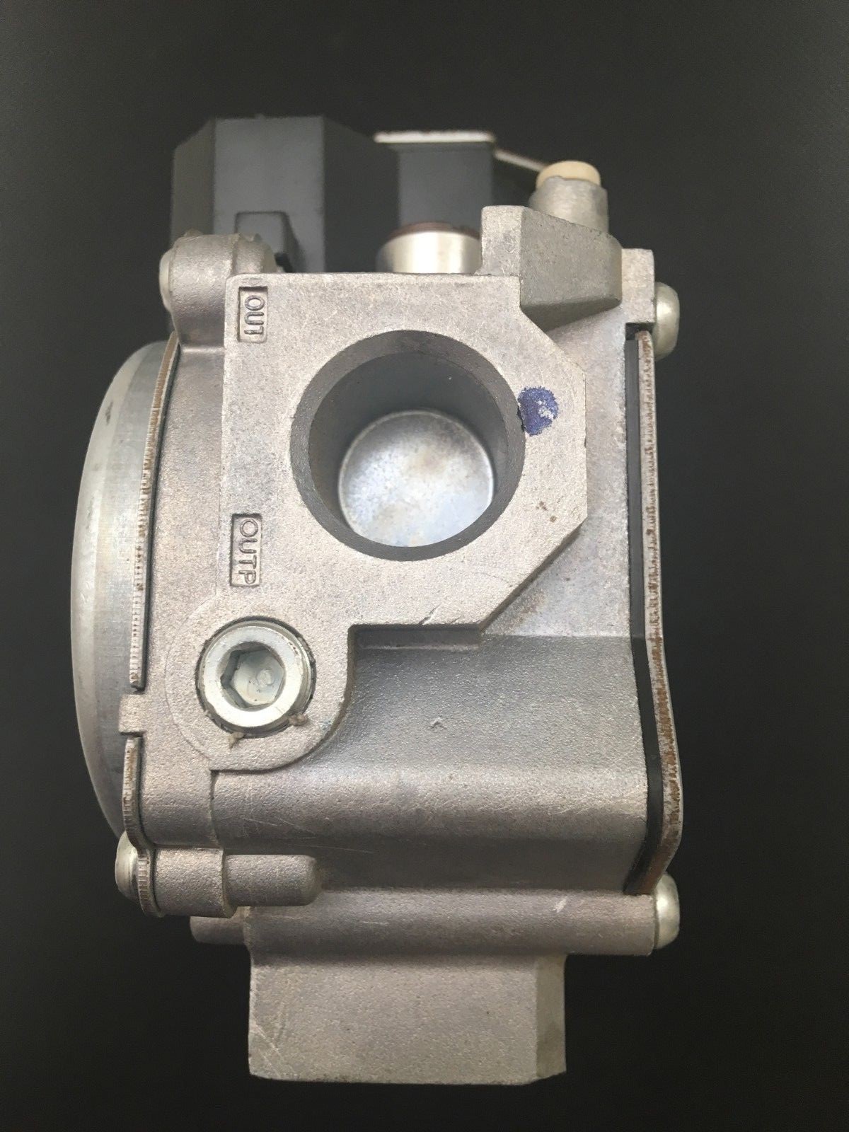 Carrier EF32CW210 WR GEMINI 36J24 618 FURANCE GAS VALVE used FREE shipping #G133