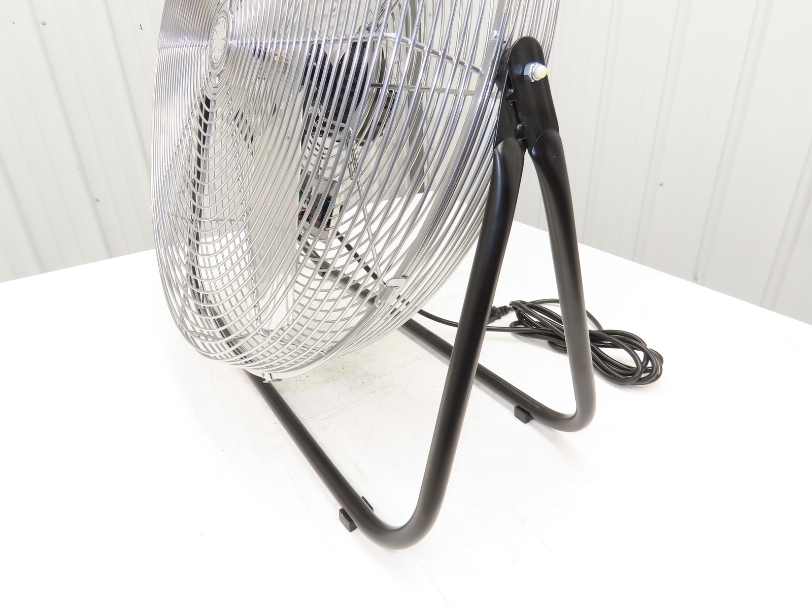 TPI Industrial F-24-TE 24″ Floor Fan with Totally Enclosed Motor 120VAC 2.2 Amp