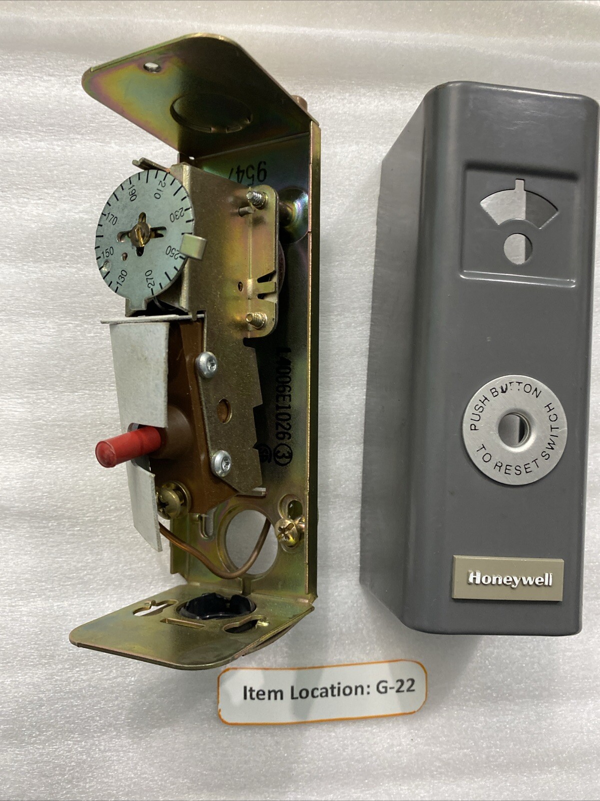 4006E1026 Honeywell Aquastat Controller 130-270F TEMP RANGE, 3/4 IN. NPT, 3″