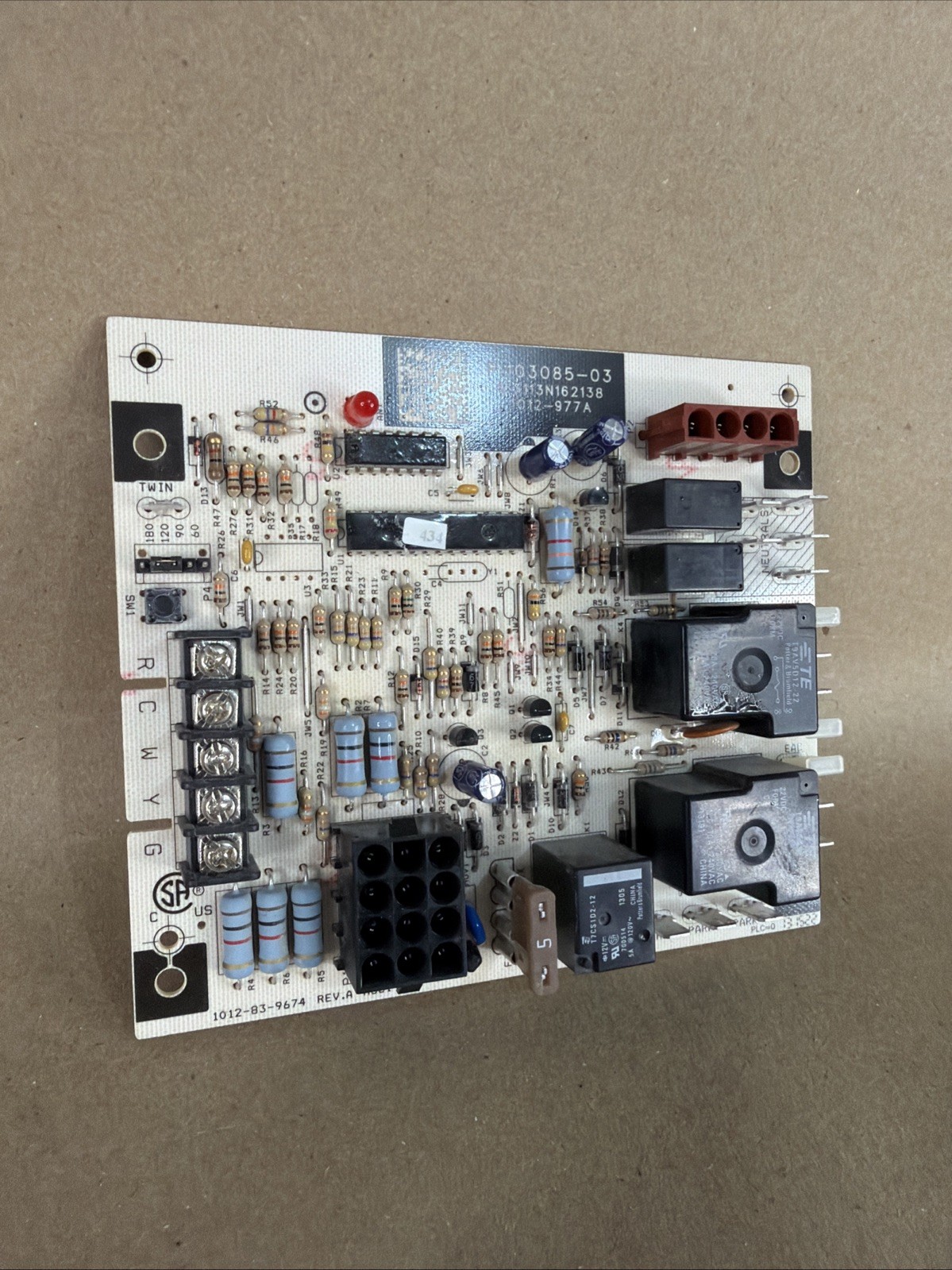 LENNOX Furnace Control 103085-03 Circuit Board 1012-977A (A1B2)