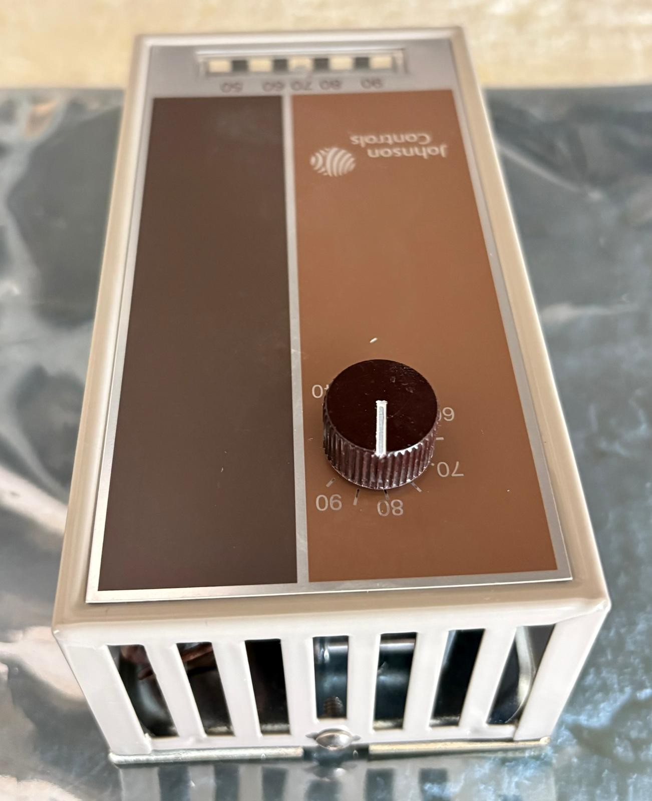 Johnson Controls T25A-1C Two Stage Room Thermostat 40-90°F w/ Box & Instructions