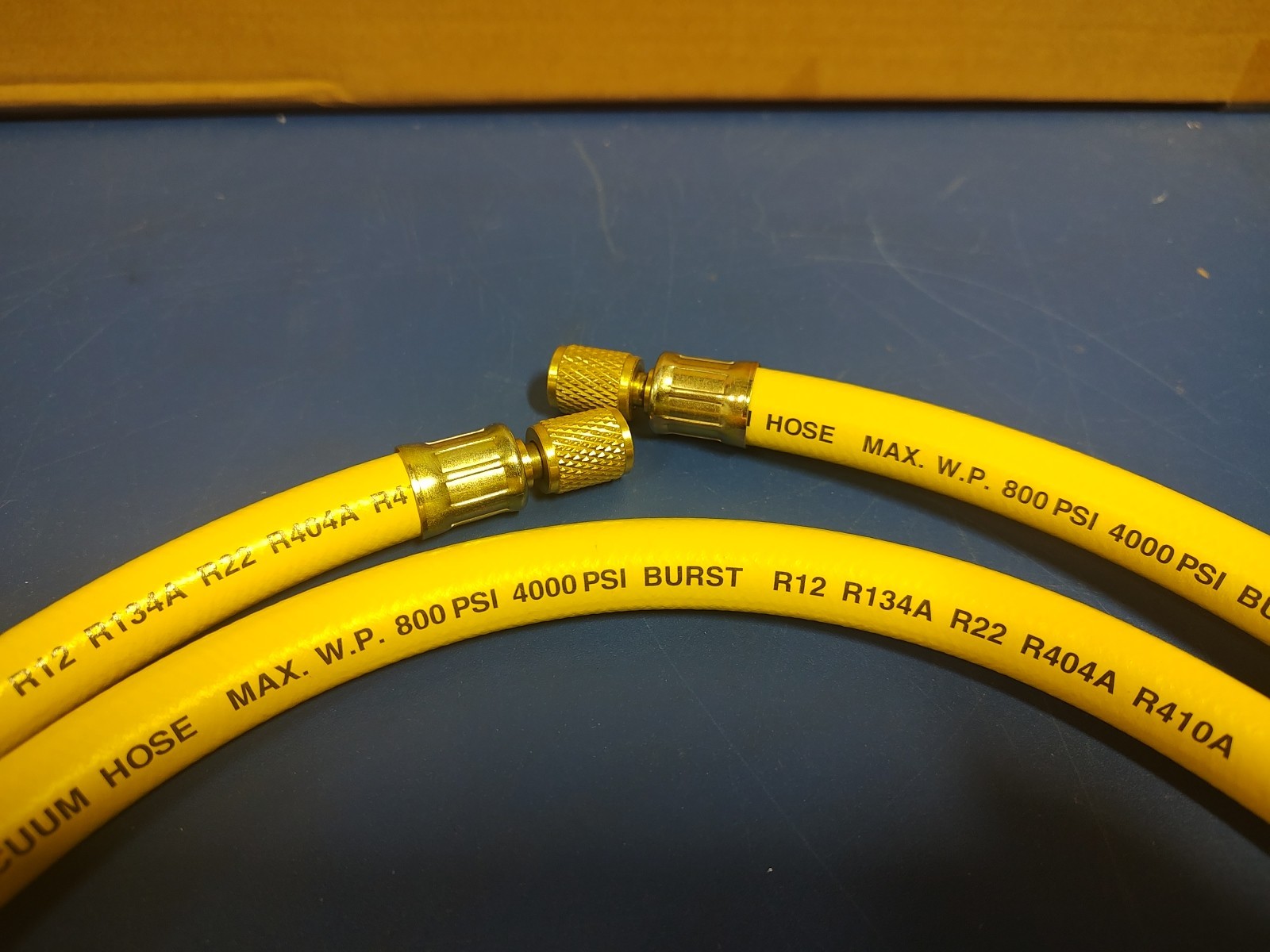 R-410A 4000PSI BURST 800PSI MAX YELLOW CHARGING HOSE 72″ Long