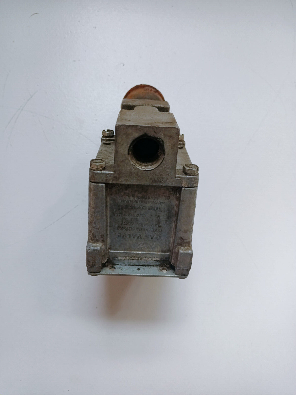 honeywell gas valve type v80a6dj3x3 24v .65a .60cy 8 oz press g-1p 3/8