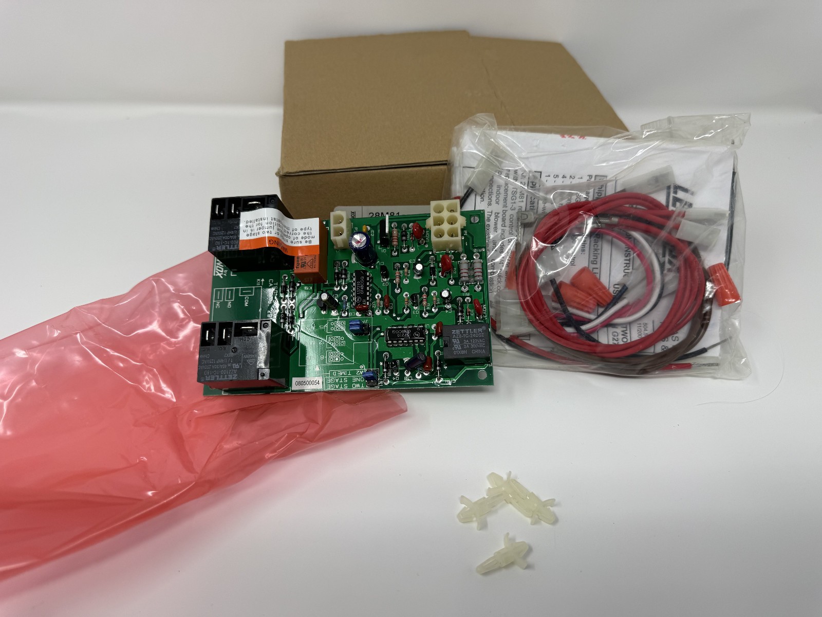 LENNOX 28M81 2 stage TSG1-3 control LB-100653B 29M92 BOX50 replaces TSG1-1 NOS