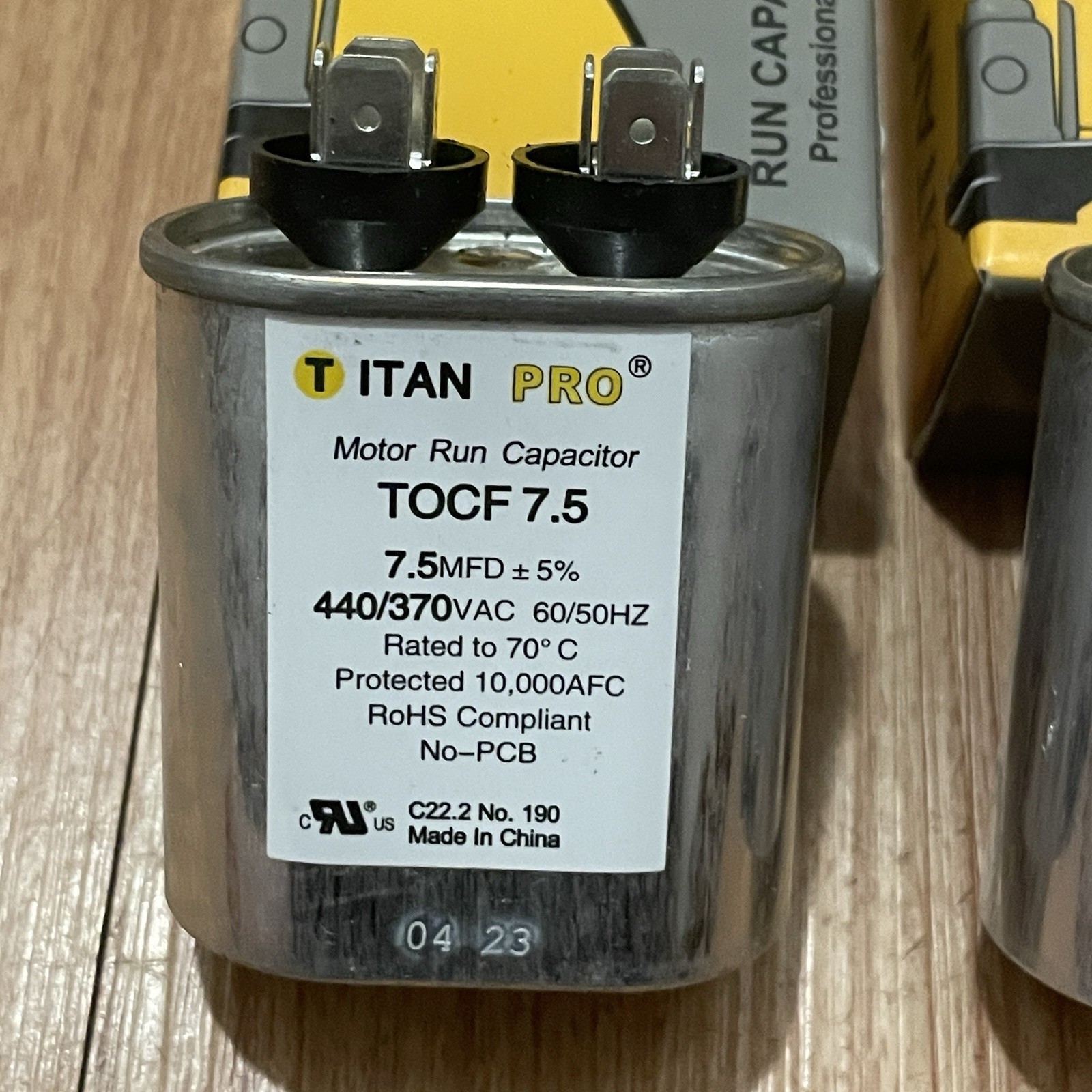 Titan Pro Motor Run Capacitor 2 Piece 440/370 TOCF 7.5 OVAL