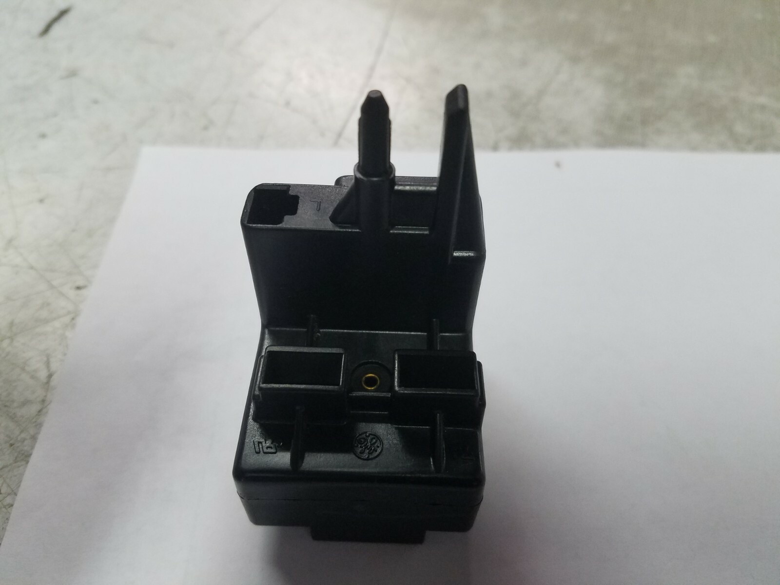 FRIGIDAIRE 3ARR51A1E1 (218721101) RELAY/OL STARTER NOM. HP 1/5-1/4HP