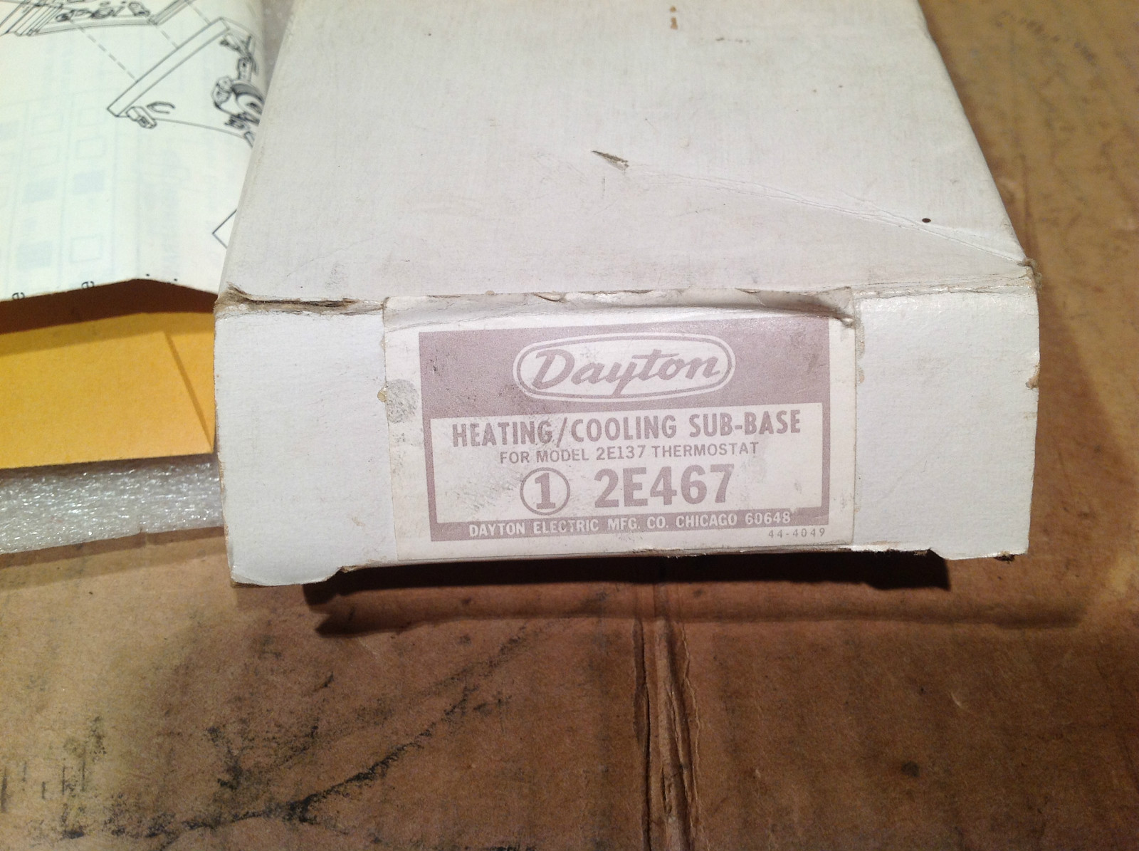 Dayton 2E467 Heating Cooling Sub-Base For Model 2E137 Thermostat