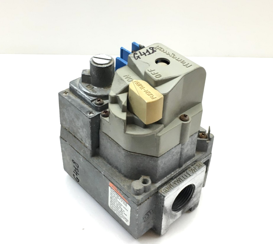 Honeywell VR8440K4055 24V Natural Gas Valve in 3/4″ out 3/4″ used #G418