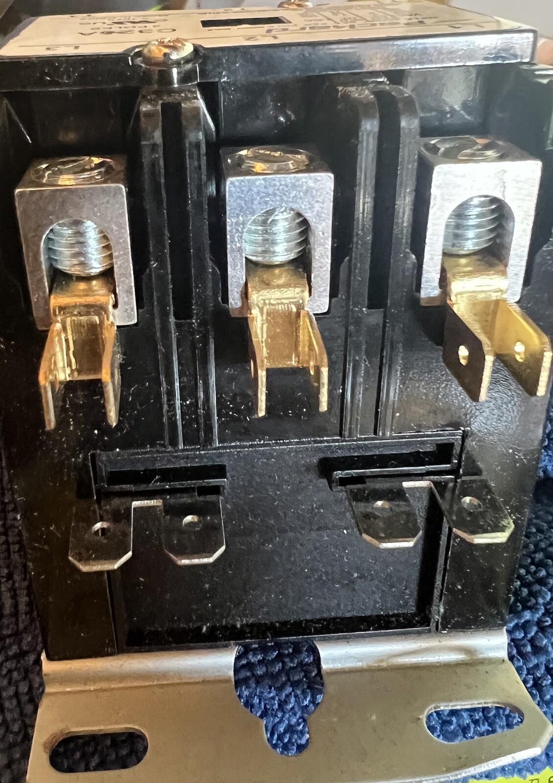 Packard C325A Contactor 3 Pole, 25 Amps, 24 Coil Voltage L45-046 HERTZ 50/60