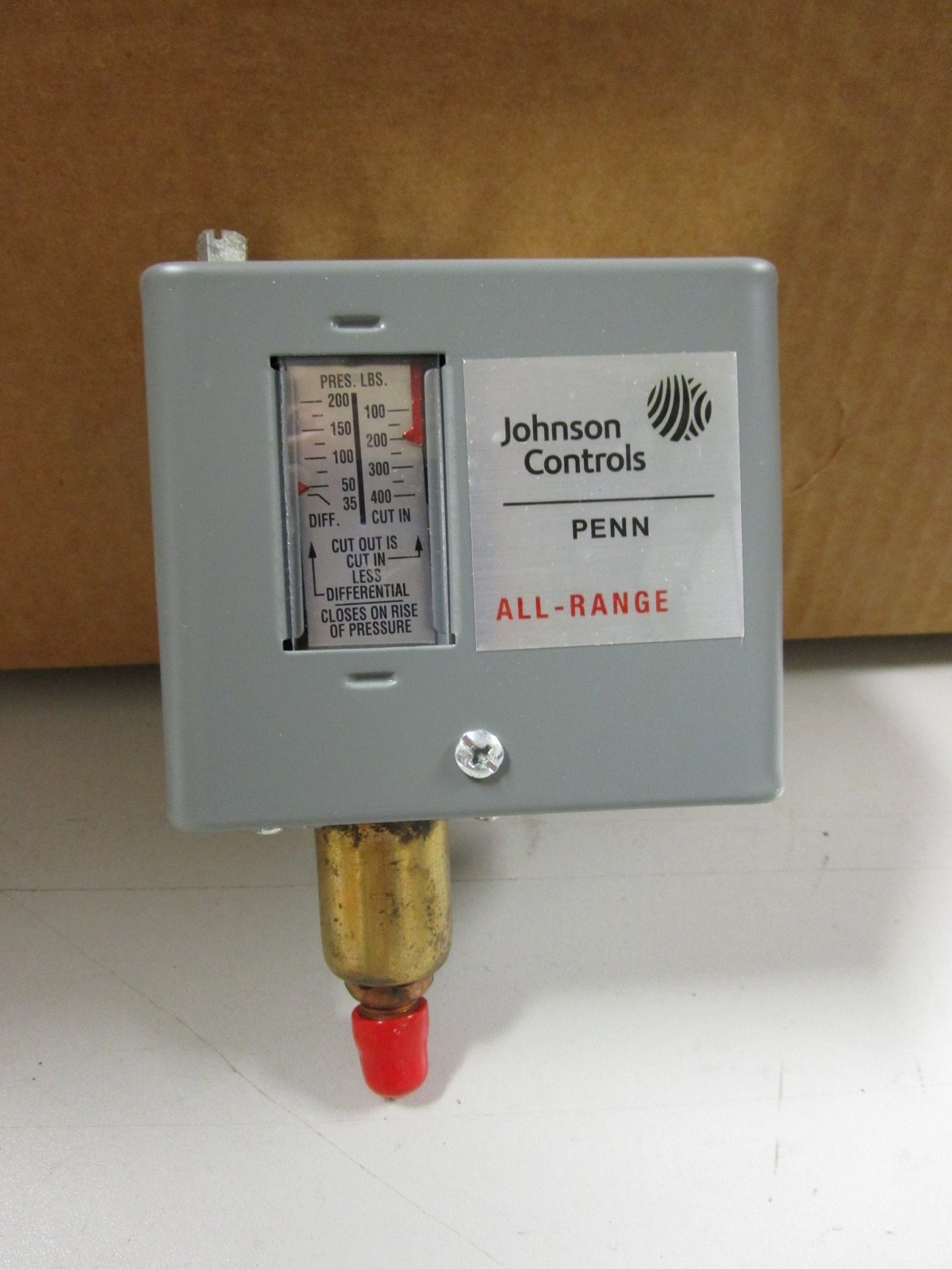 JOHNSON CONTROLS PRESSURE FAN CYCLING CONTROL #P170AA-118D – NEW IN BOX
