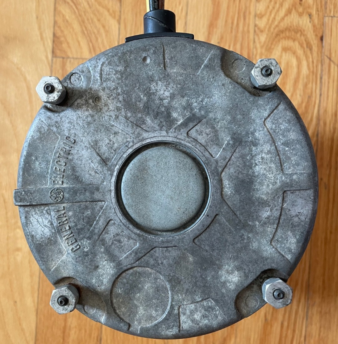 GE Condenser Fan Motor HC35GE237; 5KCP39DFS773S from a Carrier 38TZA030320; USED