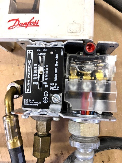 Danfoss Pressure Switch Combo KP1 (DWK4B0599) KP5 Manual Trip Used Take Out CC8